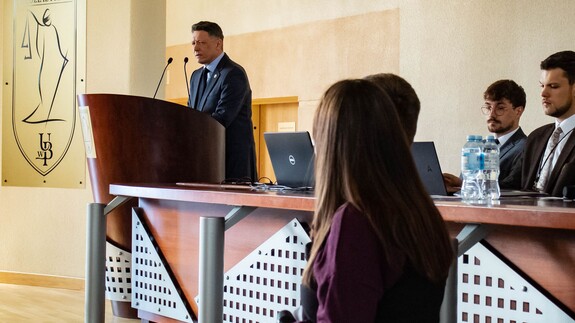 Rektor Uniwersytetu w Białymstoku otwiera konferencję