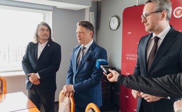 prof. Adam Bartnicki, prof. Mariusz Popławski i Paweł Prus