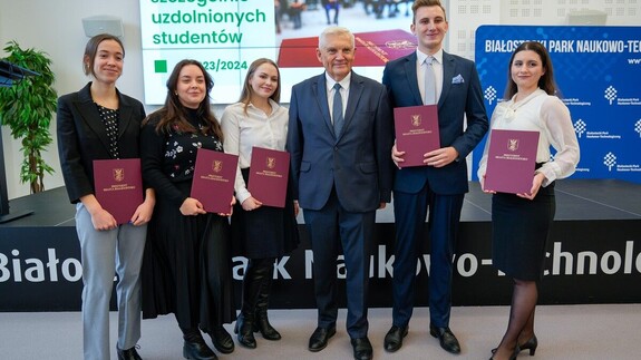 Laureaci stypendium Prezydenta Miasta Białegostoku dla szczególnie uzdolnionych studentów za rok akademicki 2023/2024.