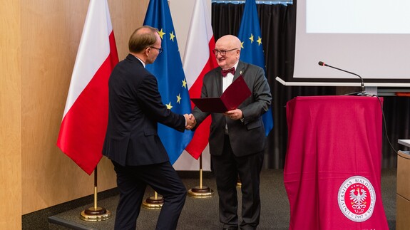 prof. dr hab. Andrzej Mania