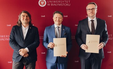 prof. Adam Bartnicki, prof. Mariusz Popławski i Paweł Prus