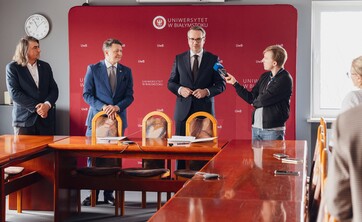prof. Adam Bartnicki, prof. Mariusz Popławski i Paweł Prus
